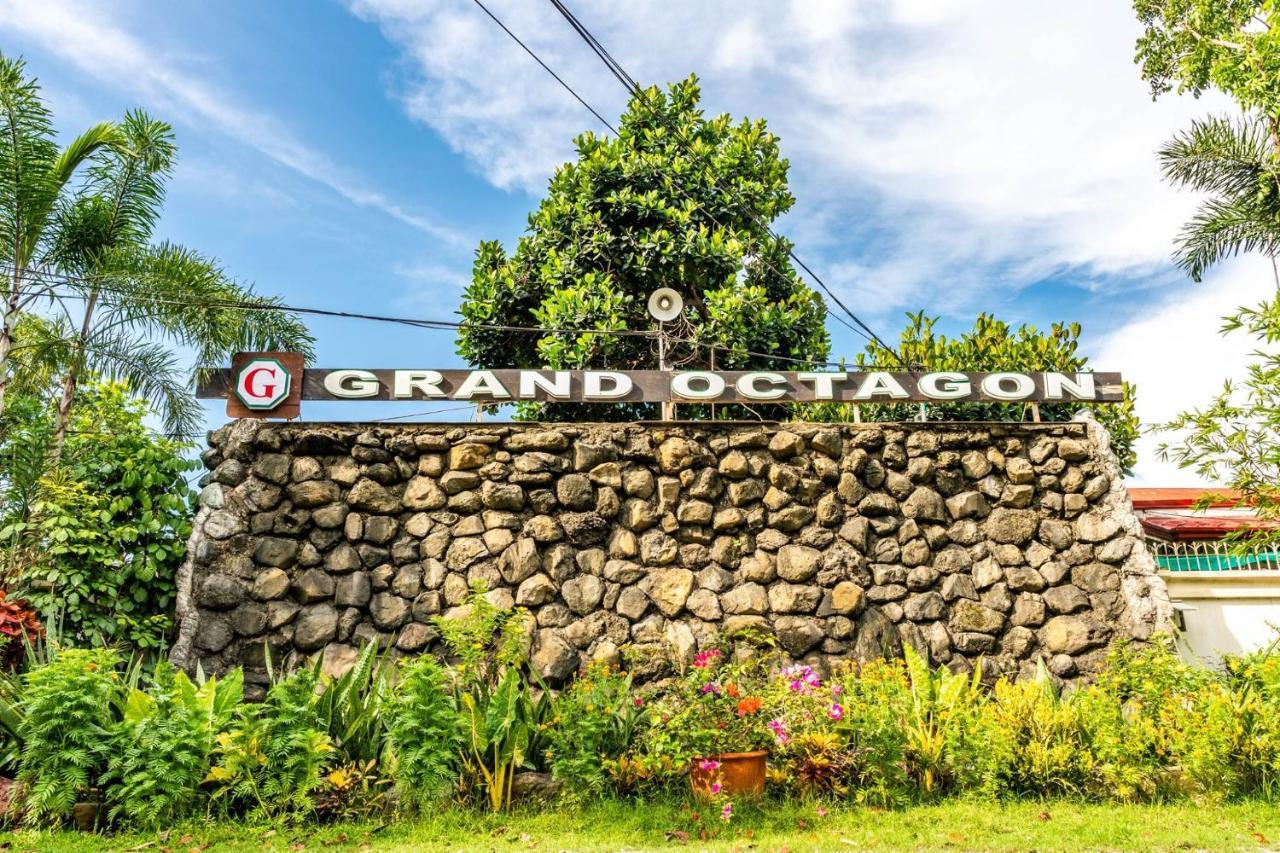 Grand Octagon Resort Laoag Exteriör bild